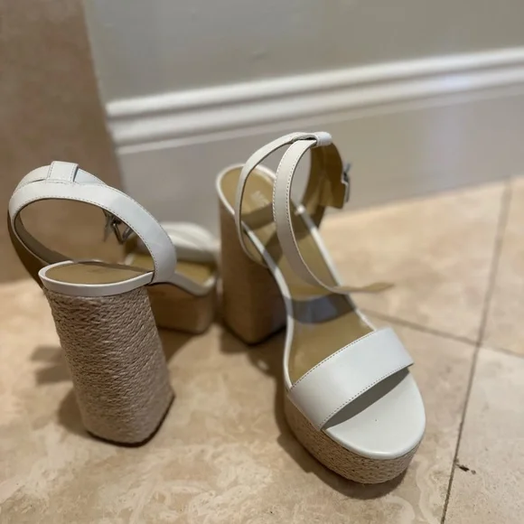 Elegant White Platform Sandals - Picture 5 of 5